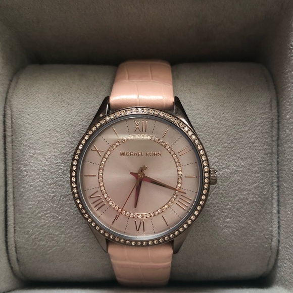 Micheal Kors Lauryn Analog Watch - Picture 2 of 11